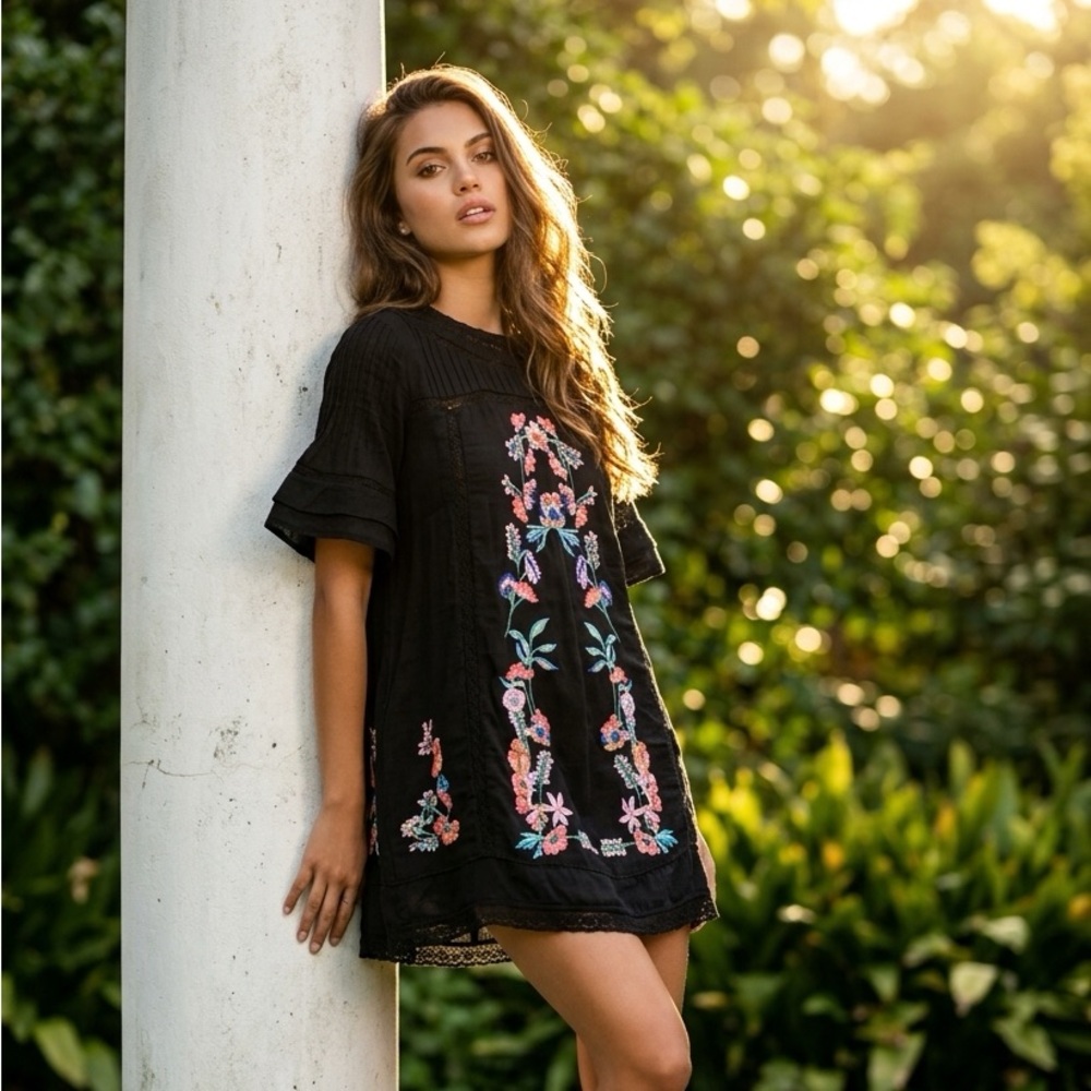 EUC  Free People Sz S/P Perfectly Victorian
Embroidered Mini dress! Super cute